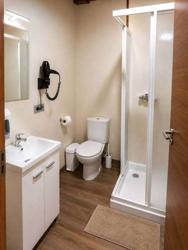 Bano Habitacion 4 Literas Albergue Porta Santa