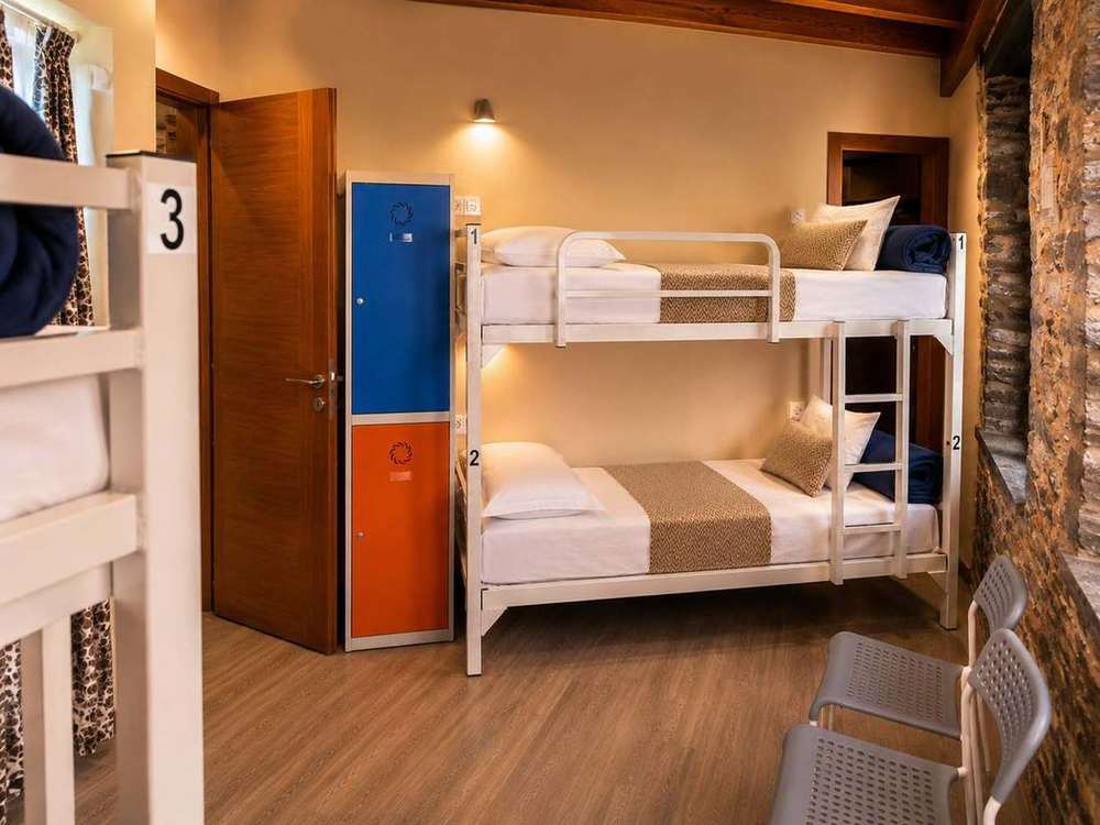 Habitacion 8 Literas Albergue Porta Santa 2