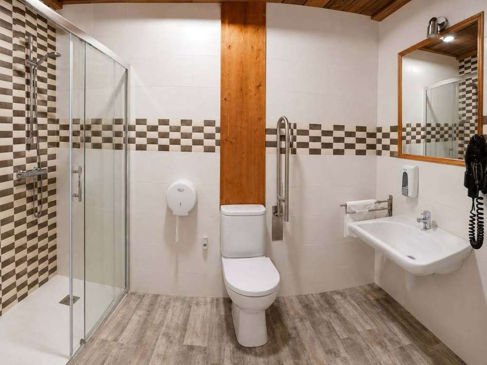 Bano Habitacion Matrimonio Minusvalidos Albergue Porta Santa