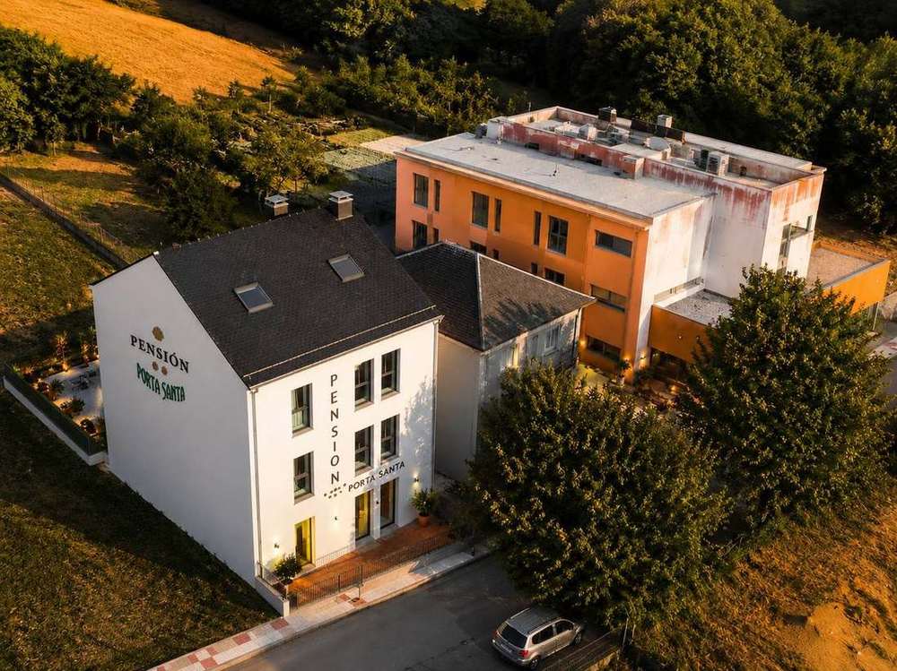 Edificio Pension Porta Santa Dron 3