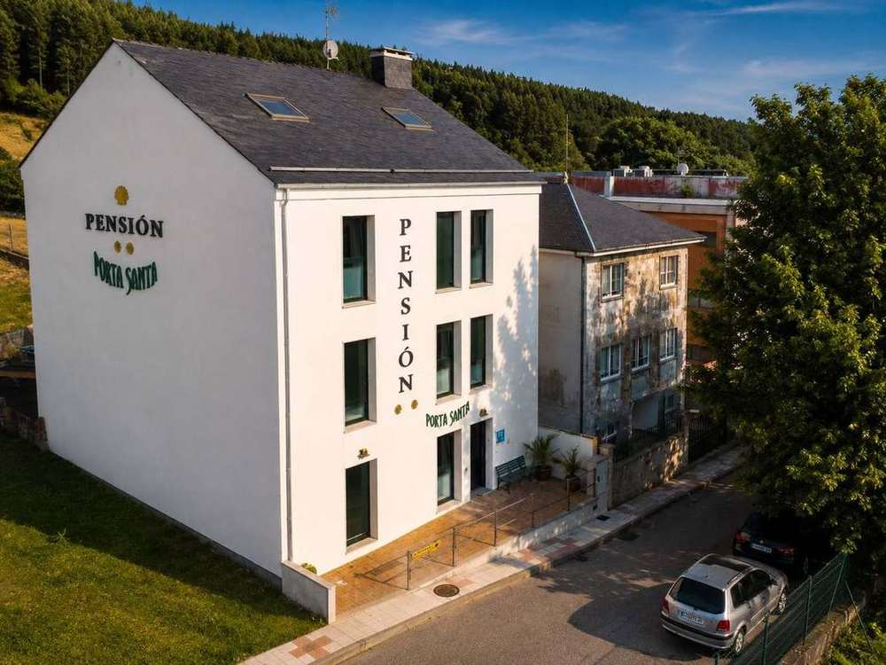 Edificio Pension Porta Santa Dron 4