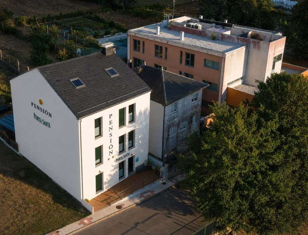 Edificio Pension Porta Santa Dron 7