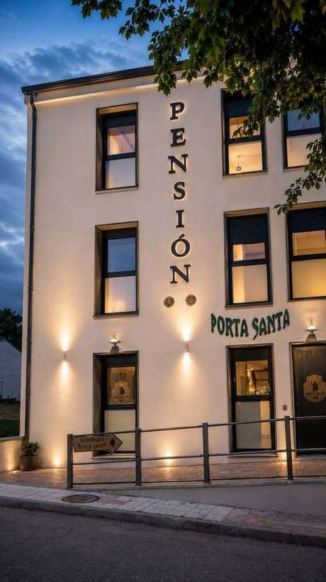 Fachada Principal Pension Porta Santa Noche 2